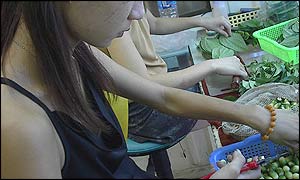 Girls prepare to sell betel nuts 