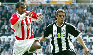 Matt Piper challenges Laurent Robert