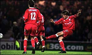 Franck Queudrue strikes and scores