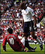 Richards floors Van Nistelrooy