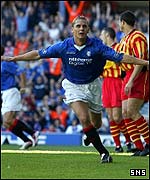 Peter Lovenkrands celebrates his goal