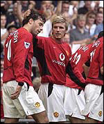 Beckham congratulates Van Nistelrooy