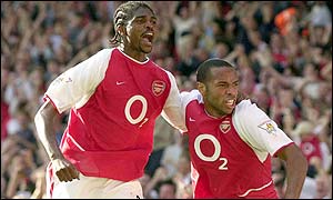 Arsenal strikers Kanu and Thierry Henry celebrate the Nigerian's late goal