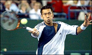 A determined Srichaphan makes Henman sweat at the start of the third set