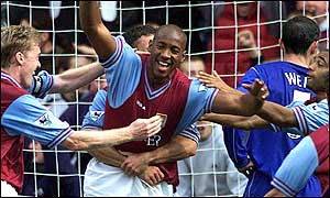 Dion Dublin scores Aston Villa's winning goal