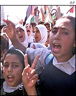 Palestinian girls protest