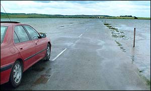Holy Island causeway - freefoto.com