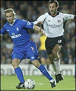 Boudewijn Zenden holds off Sylvain Legwinski