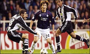 Newcastle try and prevent a Feyenoord onslaught with some tight defending