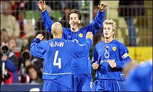 Van Nistelrooy scores after 31 minutes to put Man Utd firmly in charge of the game
