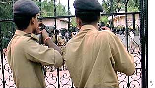 Soldiers take up position