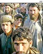 Unemployed Afghans look for jobs in Kabul Market