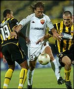 AS Roma's Gabriel Batistuta is sandwiched by Mauricio Wright and Mihalis Kapsis of AEK Athens