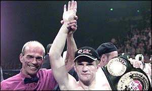 Ricky Hatton keeps the WBU light welterweight belt