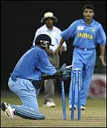 Dravid attempts a run out against Zimbabwe