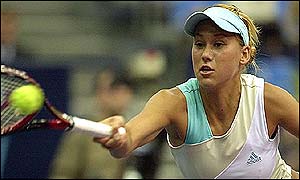 Anna Kourniova hits a forehand