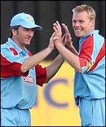 Steve Waugh congratulates Martin Saggers