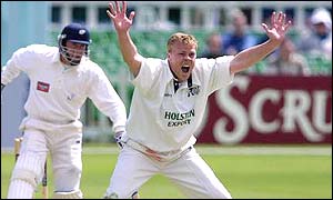 Saggers appeals for another wicket