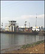 The ferry across the Billings reservoir to Boror� Island