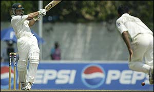 Ricky Ponting dispatches Abdur Razzaq