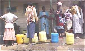 Kibera water queue