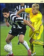 Zaporizhzhya's Mario Dodic shields the ball from Alan Smith of Leeds
