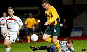 Alan Thompson scores Celtic's second goal 