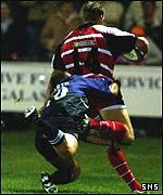 Nikki Walker powers past Calvin Howarth to score