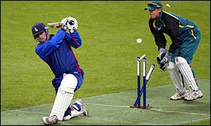 Rob Key is bowled by Muralitharan