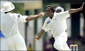 Shoaib Akhtar celebrates the wicket of Steve Waugh
