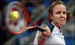 Lindsay Davenport on her way to victory over Amanda Coetzer
