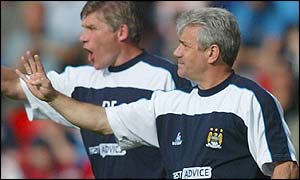 Manchester City boss Kevin Keegan urges his side forward against Southampton