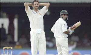 Taufeeq Umar reaches lunch unbeaten on 55 