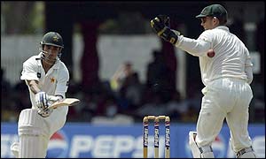 Pakistan start well as they chase a total of 316 for victory