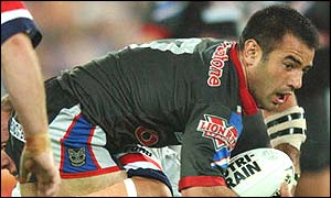 Stacey Jones scores the Warriors' try