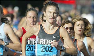 Sonia O'Sullivan is rarely troubled as she wins the women's race in a personal best time