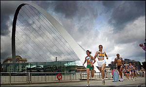 Contestants running past the Gateshead Millennium Bridge 