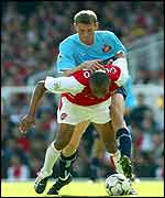 Tore Andre Flo (blue) and Gilberto Silva tangle at Highbury