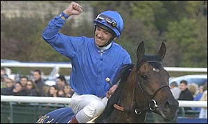 Frankie Dettori punches the air after winning the Arc for a third time