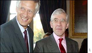 UK Foreign Secretary Jack Straw (r) with French counterpart Dominique de Villepin 