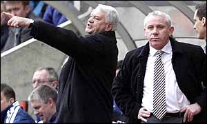 Bobby Robson and Peter Reid gesture on the touchline during Newcastle 2-0 win over Sunderland 