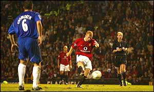 Paul Scholes scores Manchester United's third with a cracking strike from 25 yards