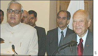 Prime Minister Vajpayee (L) with Cypriot President Clerides in Nicosia