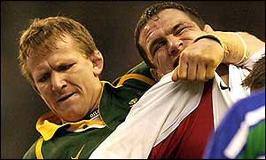 Andre Venter gets to grips with England's Martin Johnson
