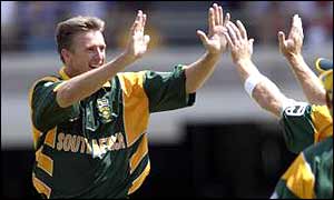 Steve Elworthy receives the congratulations of his teammates