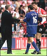 Alex Ferguson (left) separates Roy Keane and Sunderland's Niall Quinn