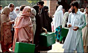 Pakistani women prepare for the polls