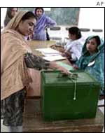 Woman voting in Pakistan