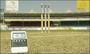 Pakistan collapse from 41 for four to 50 for nine at lunch