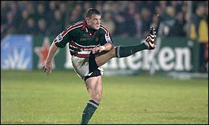 Dave Tiueti scores Neath's only try after a mistake by Tim Stimpson